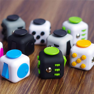 Fidget cube 减压魔方抗压力手痒烦躁焦虑解压骰子创意玩具